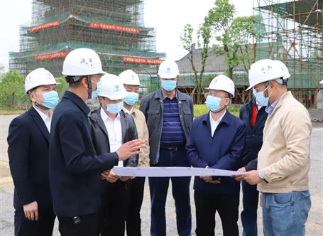 覃振華到柳州市北部生態(tài)新區(qū)生態(tài)農業(yè)示范園項目調研指導工作