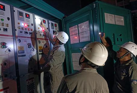 緊鑼密鼓搶進度 挑燈夜戰(zhàn)送電忙