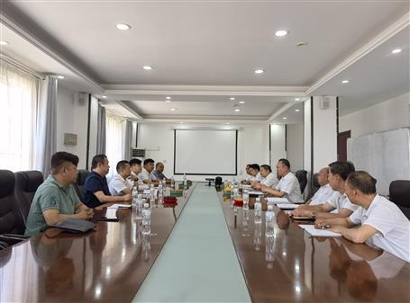 覃振華率隊(duì)考察新疆市場開拓